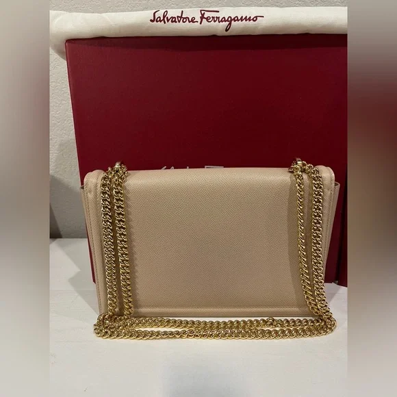 Salvatore Ferragamo Cream Crossbody Bag with Gold Chain - Picture 4 of 5
